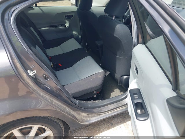 Toyota Prius c Three