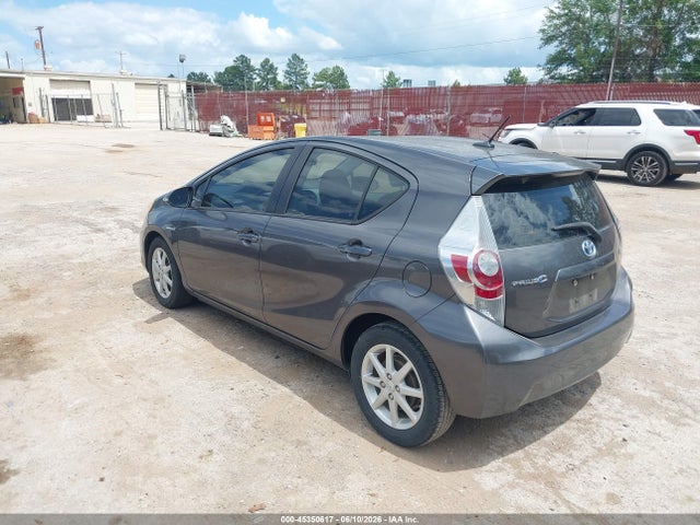 Toyota Prius c Three