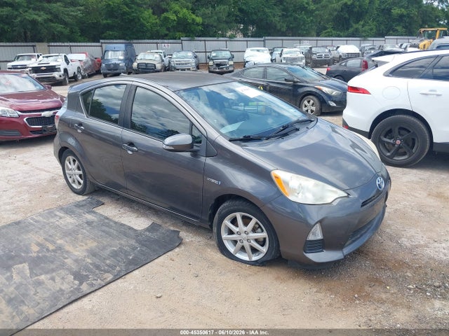 Toyota Prius c Three