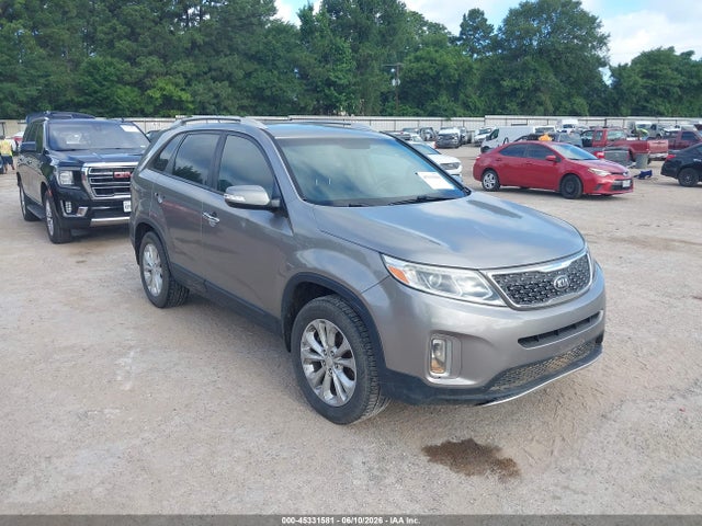 Salvage Kia Sorento Image