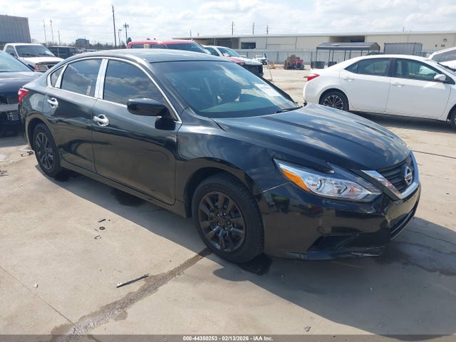 Salvage Nissan Altima Image