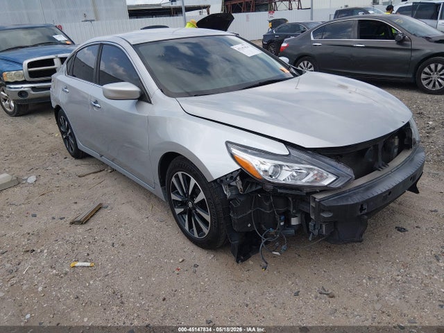 Salvage Nissan Altima Image