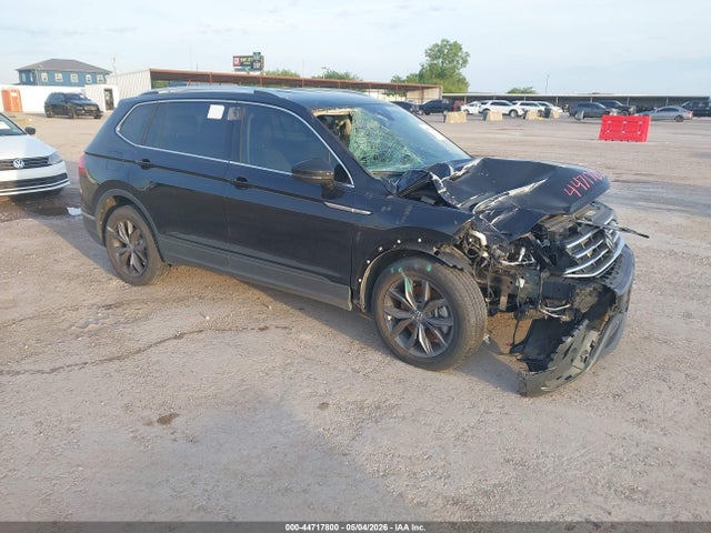 Salvage Volkswagen Tiguan Image