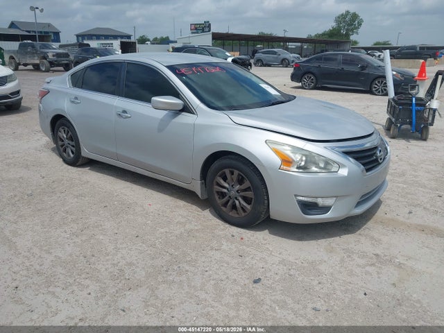 Salvage Nissan Altima Image