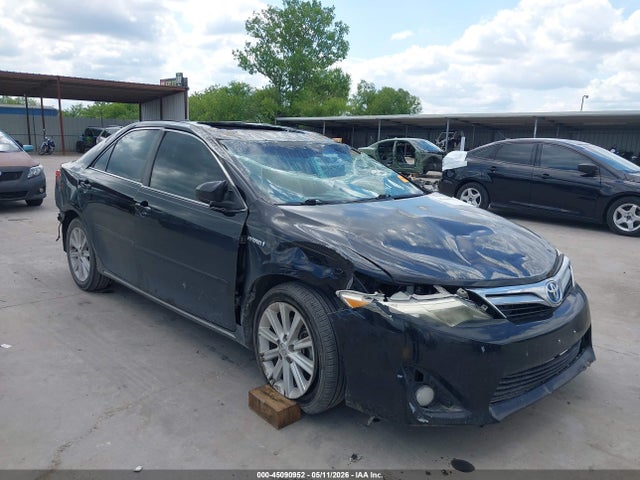 Salvage Toyota Camry Image