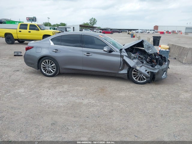 INFINITI Q50 Luxe