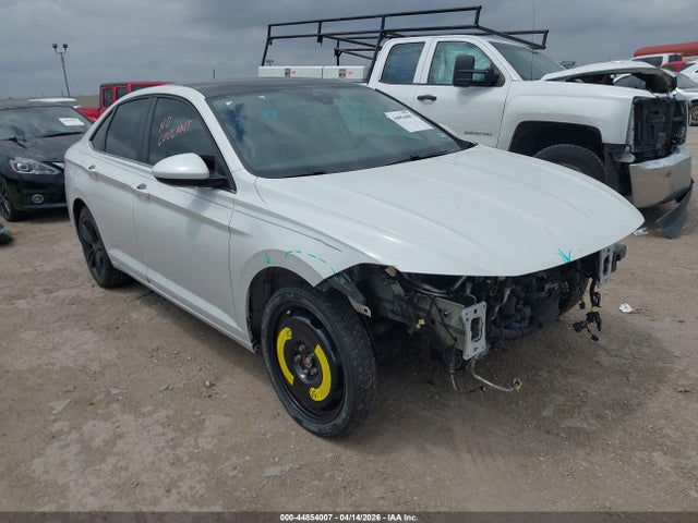 Salvage Volkswagen Jetta Image