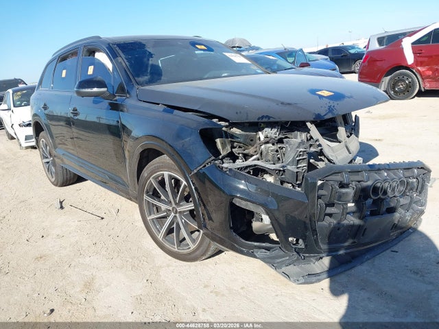 Salvage Audi Q7 Image