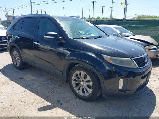 Salvage Kia Sorento Image