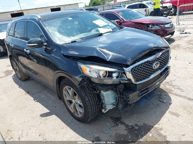 Salvage Kia Sorento Image
