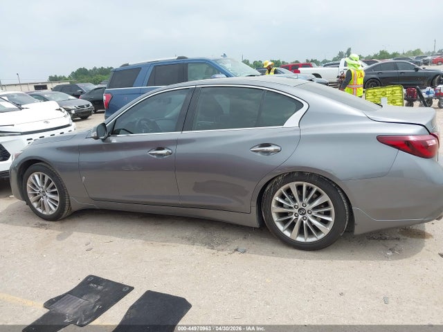 INFINITI Q50 Luxe