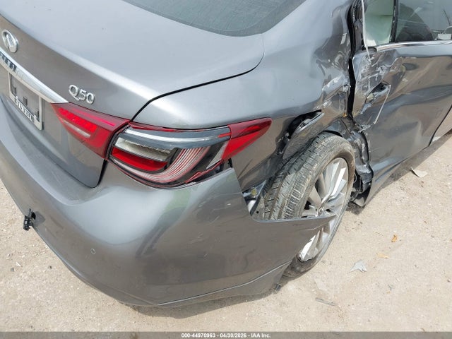 INFINITI Q50 Luxe