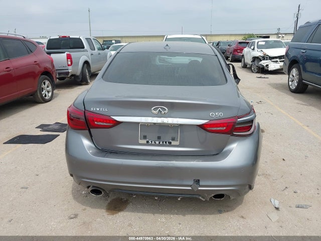 INFINITI Q50 Luxe