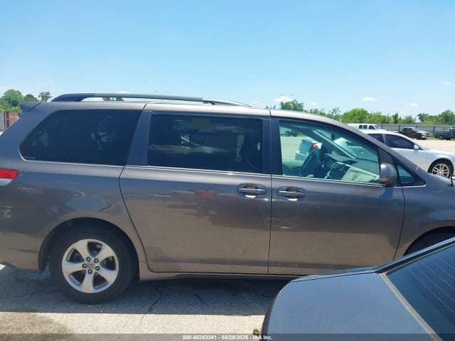 Toyota Sienna Le V6 8 Passenger