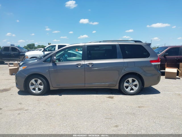 Toyota Sienna Le V6 8 Passenger