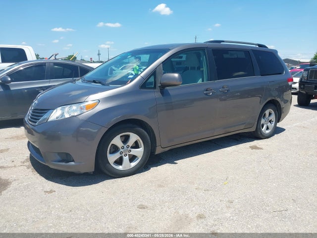Toyota Sienna Le V6 8 Passenger