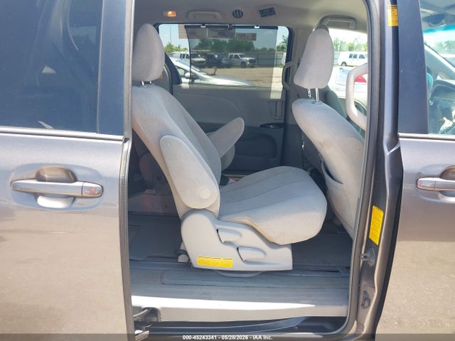 Toyota Sienna Le V6 8 Passenger