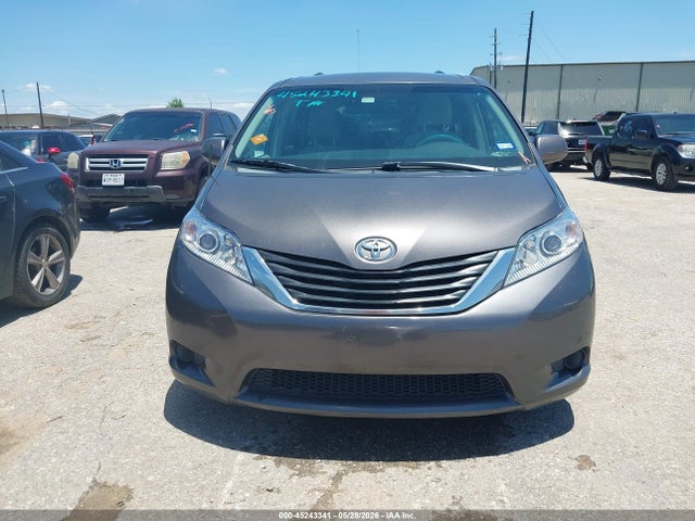 Toyota Sienna Le V6 8 Passenger