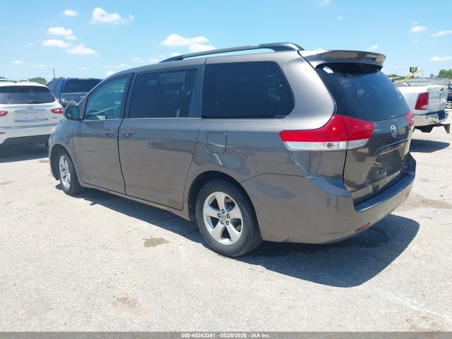 Toyota Sienna Le V6 8 Passenger