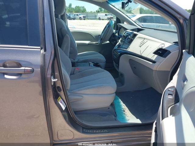 Toyota Sienna Le V6 8 Passenger
