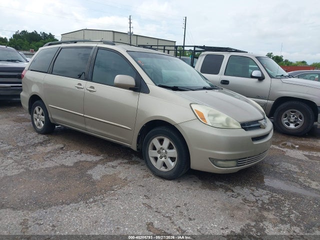 Salvage Toyota Sienna Image