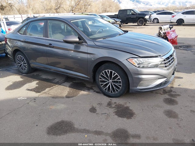 Salvage Volkswagen Jetta Image