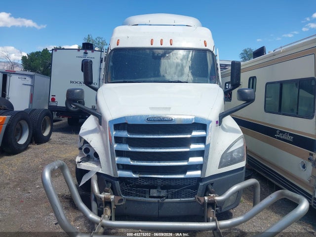 Freightliner New Cascadia 126
