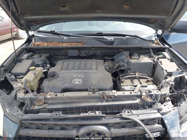 Toyota RAV4 Base V6
