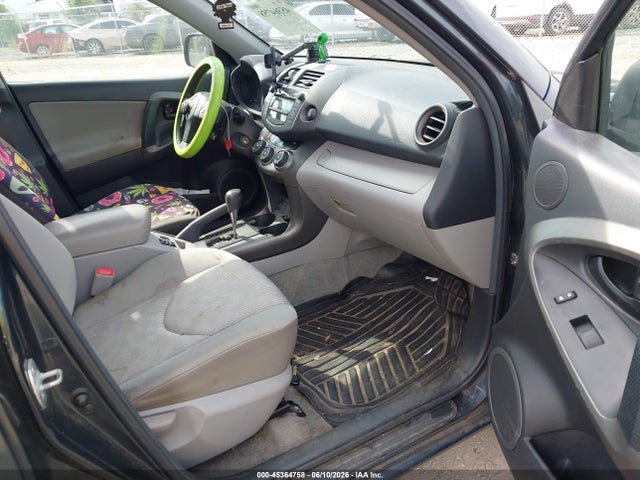 Toyota RAV4 Base V6