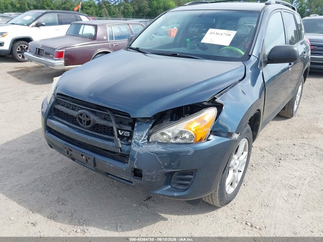Toyota RAV4 Base V6
