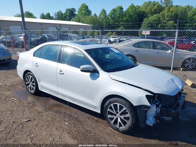Salvage Volkswagen Jetta Image