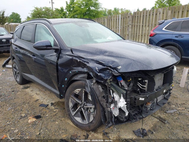 Salvage Hyundai TUCSON Image