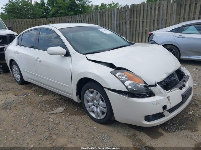 Salvage Nissan Altima Image