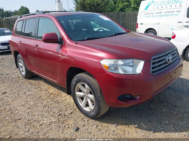 Salvage Toyota Highlander Image