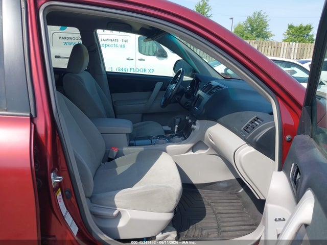Toyota Highlander Base V6