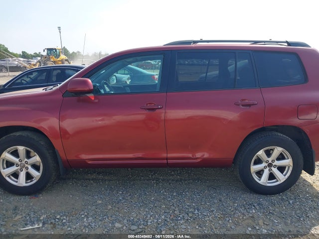 Toyota Highlander Base V6
