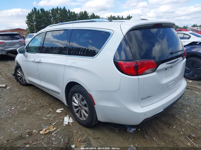 Chrysler Pacifica Touring L