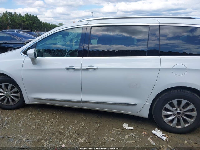 Chrysler Pacifica Touring L