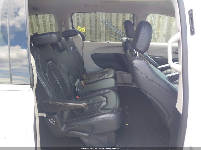 Chrysler Pacifica Touring L