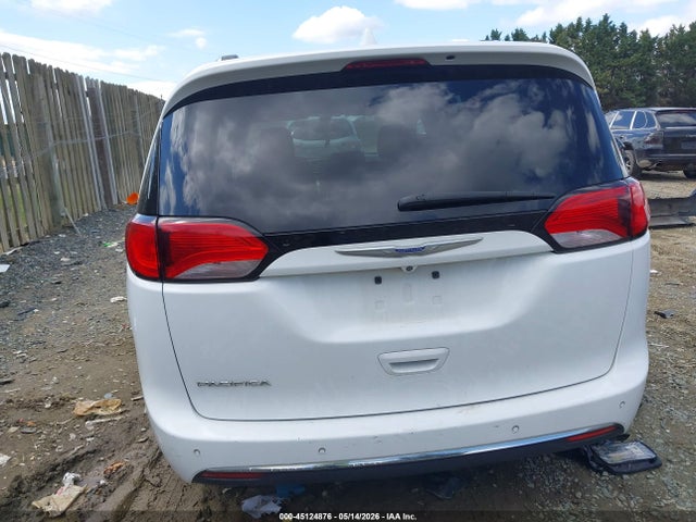 Chrysler Pacifica Touring L