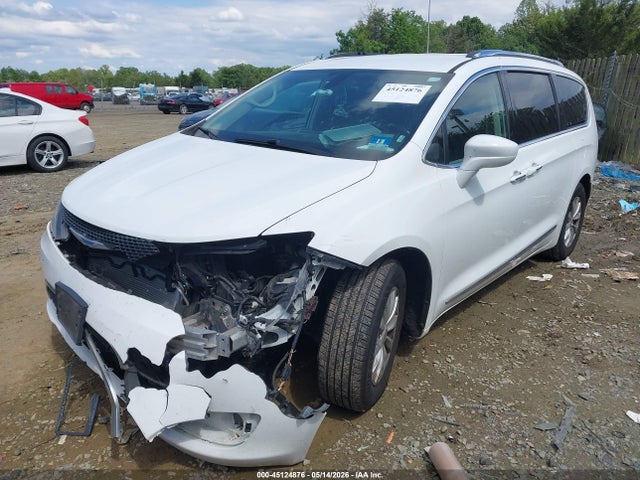 Chrysler Pacifica Touring L