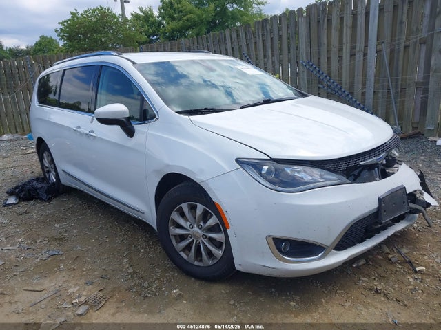 Salvage Chrysler Pacifica Image