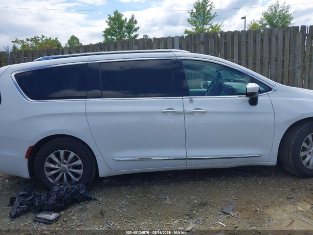 Chrysler Pacifica Touring L
