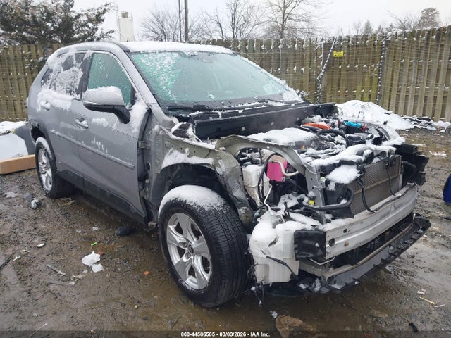 Salvage Toyota RAV4 Image
