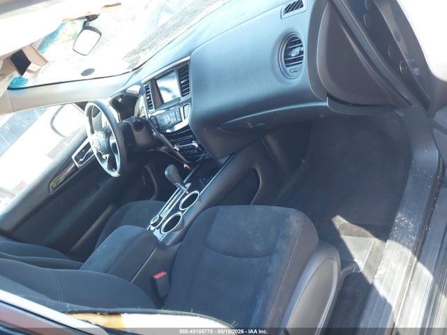 Nissan Pathfinder S