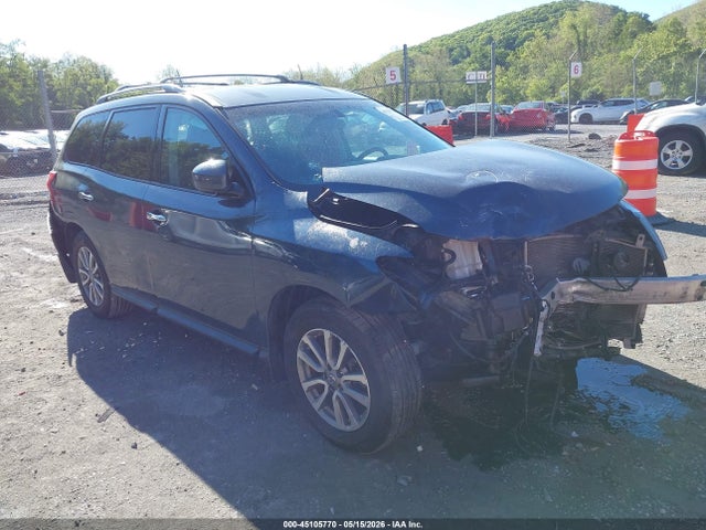 Salvage Nissan Pathfinder Image