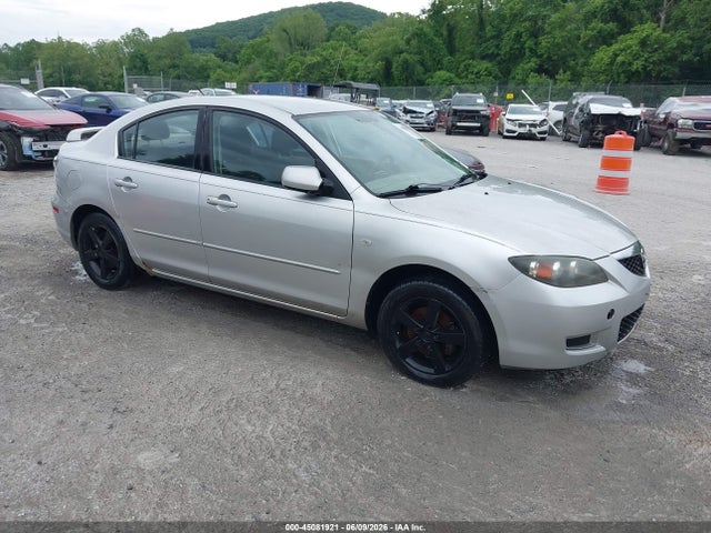 Salvage Mazda Mazda3 Image