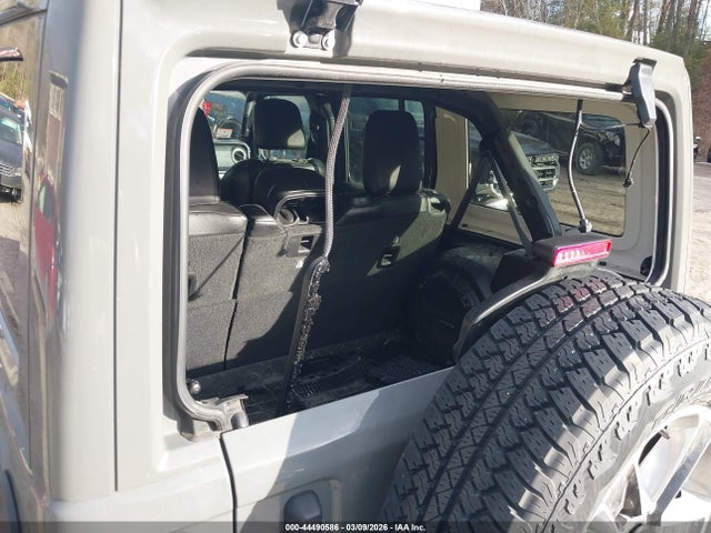 Jeep Wrangler Sahara