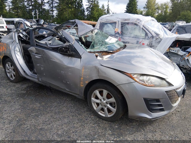 Salvage Mazda Mazda3 Image