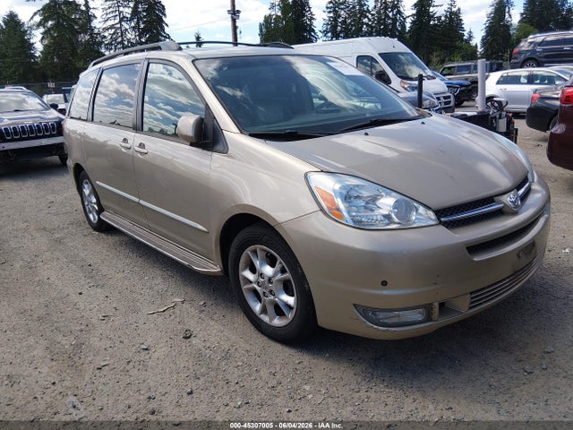 Salvage Toyota Sienna Image
